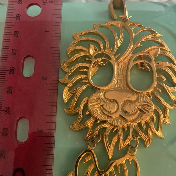 Vintage large LION pendant so cute 1970s - Picture 3 of 4